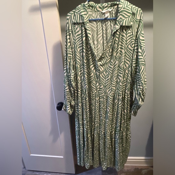 H&M Dresses & Skirts - H&M Green and White Patterned Dress